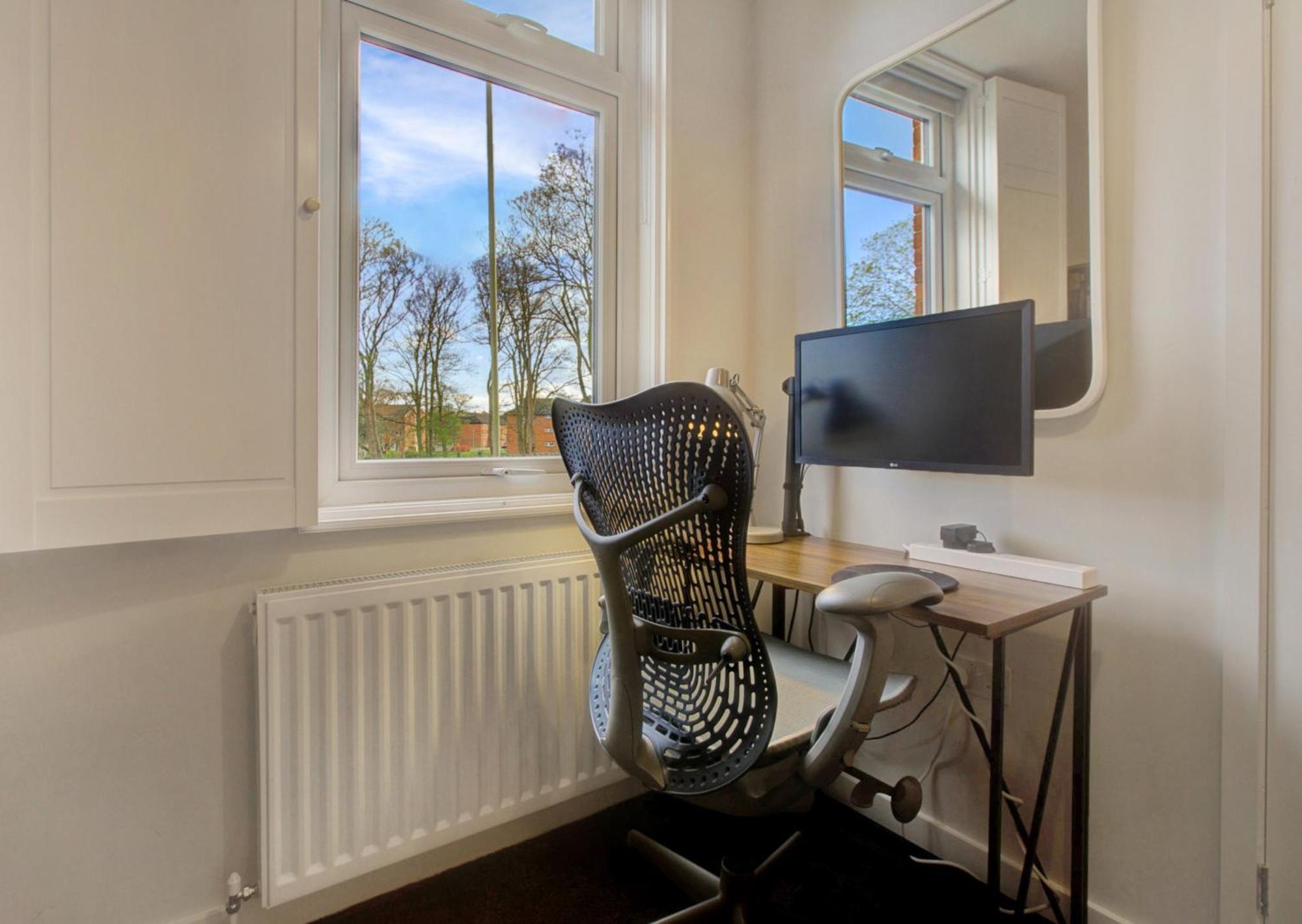 Stylish, Business Traveller Friendly Apartment, With Free Parking And Netflix Φάρνμπορο Εξωτερικό φωτογραφία