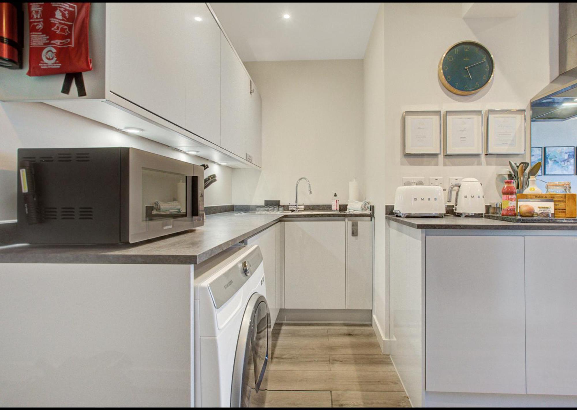 Stylish, Business Traveller Friendly Apartment, With Free Parking And Netflix Φάρνμπορο Εξωτερικό φωτογραφία