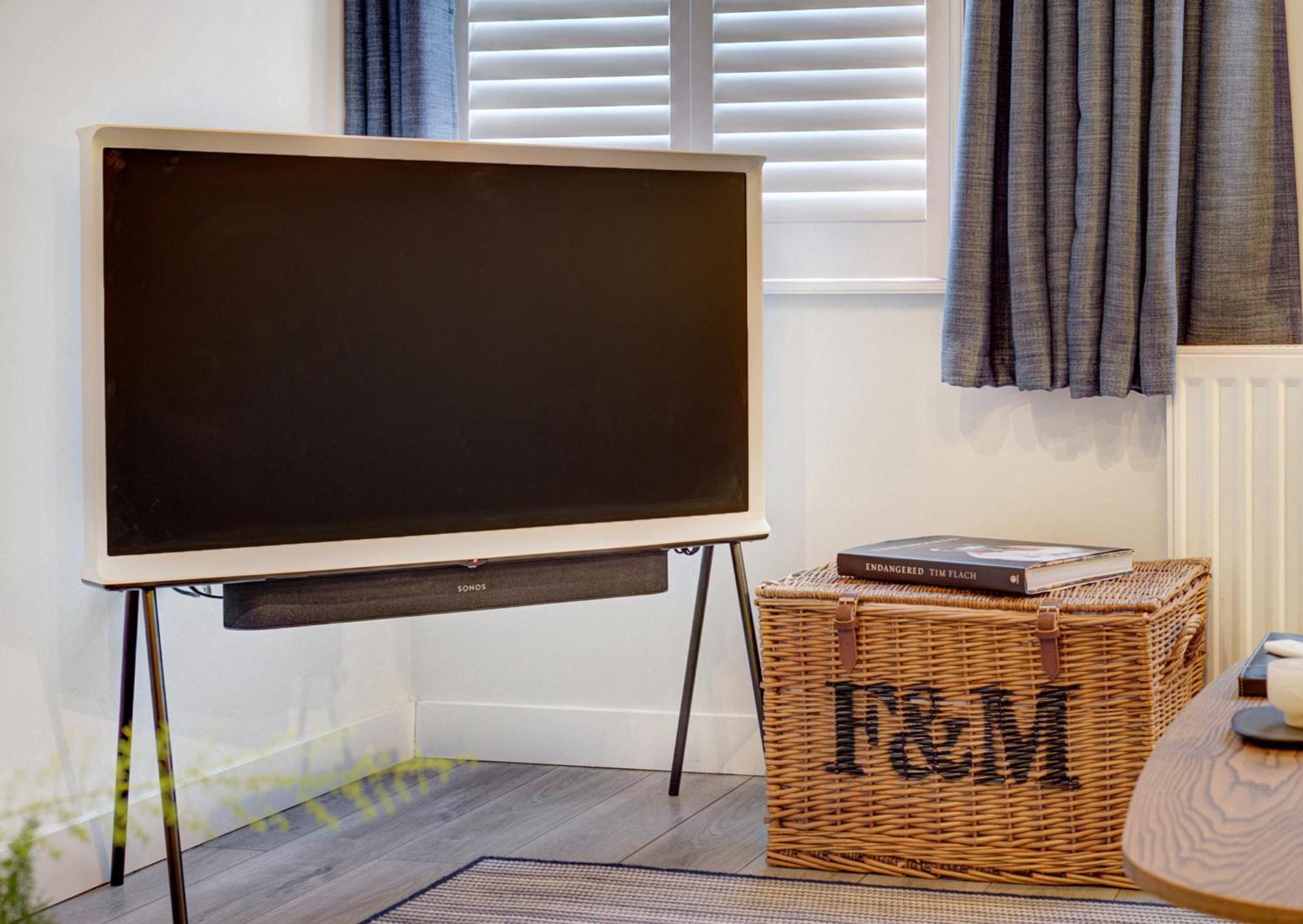 Stylish, Business Traveller Friendly Apartment, With Free Parking And Netflix Φάρνμπορο Εξωτερικό φωτογραφία